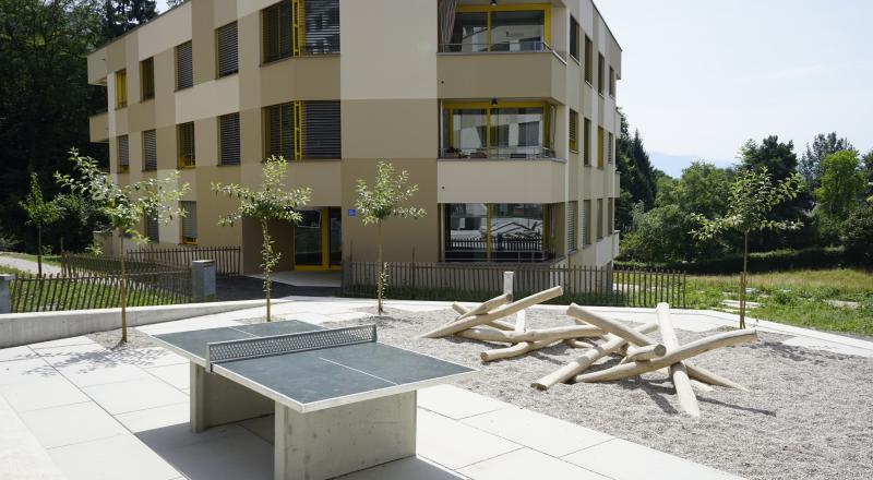 Place de rencontre et table de ping-pong